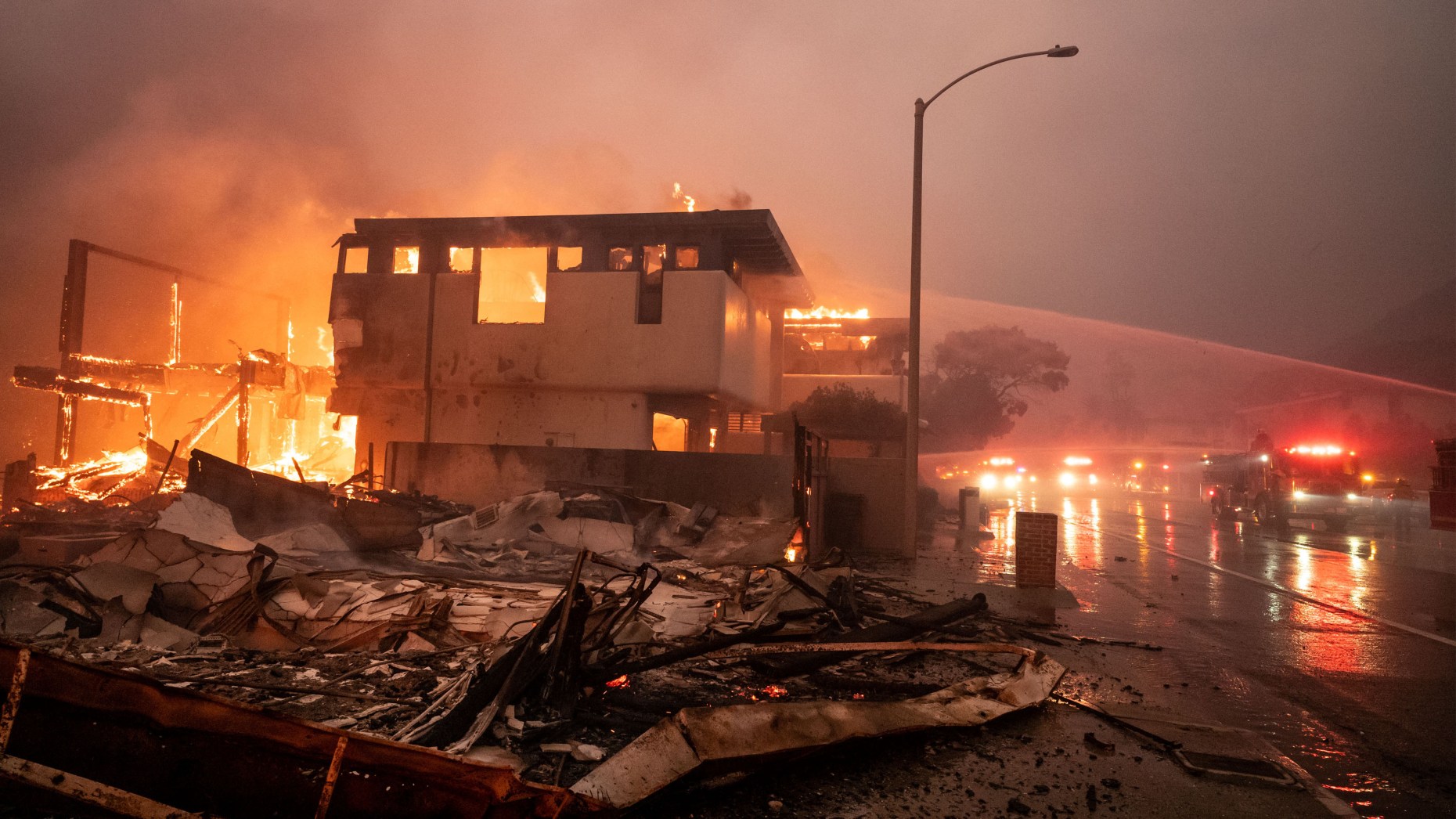 Fire in East Bay Today: Vegetation Fire Forces Evacuations in Alameda County as Cal Fire Battles Growing Blaze